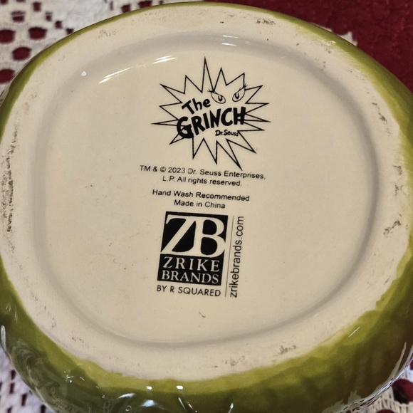 Grinch & Max Ceramic Holiday Mugs w/ Santa Hat Lids – 23 oz – Dr. Seuss Set of 2 - Picture 16 of 16